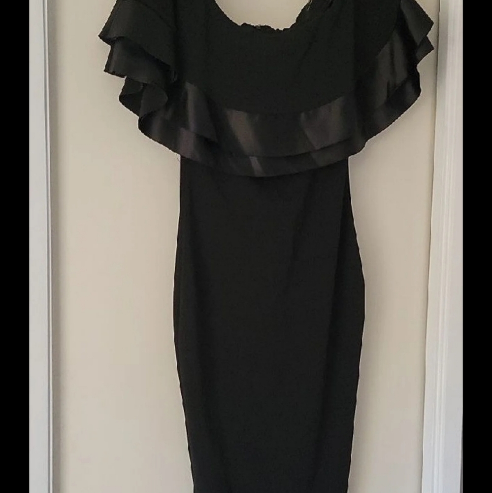 Black Maxi strapless, off the shoulder fitted dress